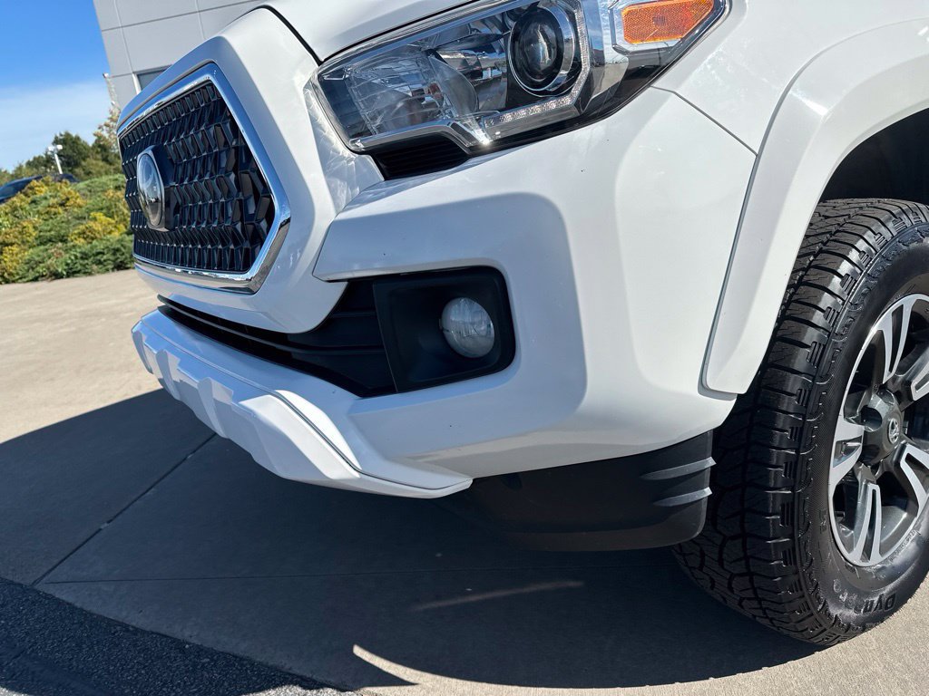 Used 2019 Toyota Tacoma TRD Sport AWD/4WD image 12