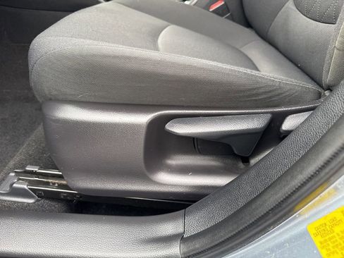 Used 2022 Toyota Corolla LE image 29