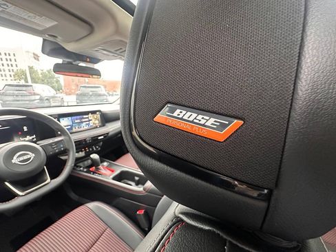 Certified 2025 Nissan Kicks SR w/ SR Premium Package AWD/4WD image 19