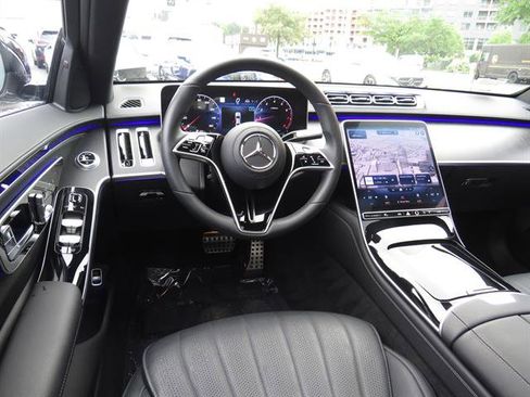 Used 2023 Mercedes-Benz S 500 4MATIC w/ AMG Line image 9