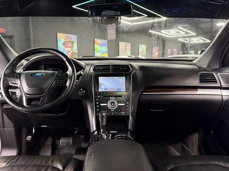 Used 2016 Ford Explorer Limited w/ Equipment Group 303A AWD/4WD image 15