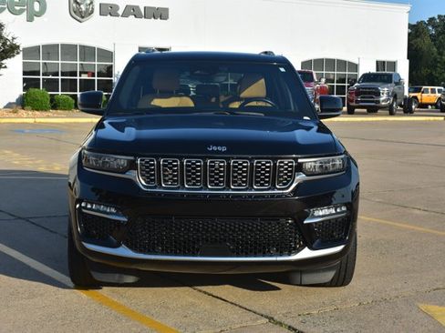 Used 2023 Jeep Grand Cherokee Summit w/ Luxury Tech Group V AWD/4WD image 2