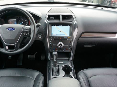 Used 2017 Ford Explorer Limited image 25