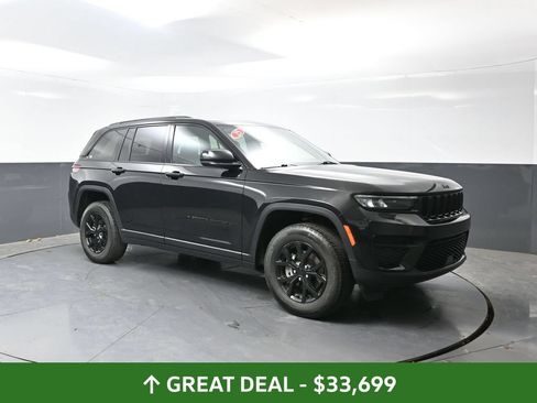 Used 2025 Jeep Grand Cherokee Altitude AWD/4WD image 5