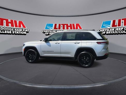 New 2026 Jeep Grand Cherokee Altitude AWD/4WD image 5