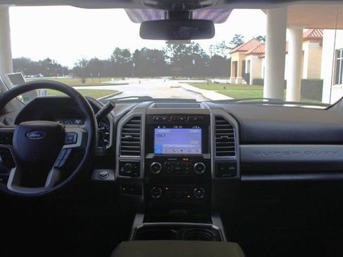 Used 2017 Ford F250 Lariat w/ Lariat Ultimate Package image 31