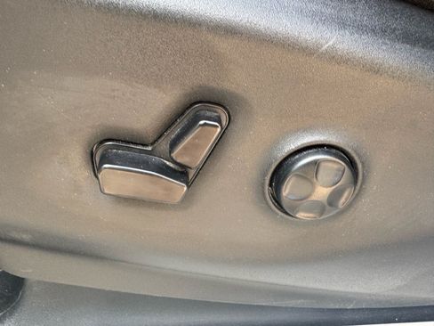 Used 2024 Chrysler Pacifica Touring-L FWD image 26