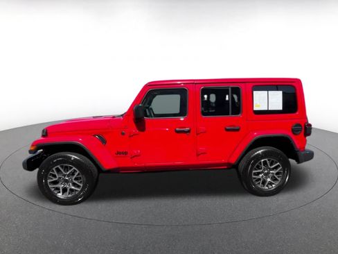 Used 2025 Jeep Wrangler Unlimited Sahara AWD/4WD image 8