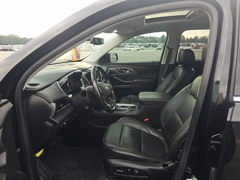 Used 2019 Chevrolet Traverse Premier w/ LPO, Blackout Package FWD image 11