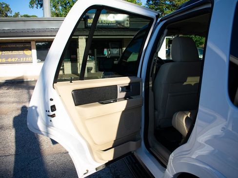 Used 2017 Ford Expedition XLT image 26