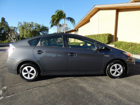 Used 2015 Toyota Prius Two image 6