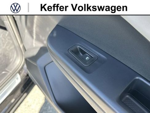 New 2026 Volkswagen Taos SE FWD image 31