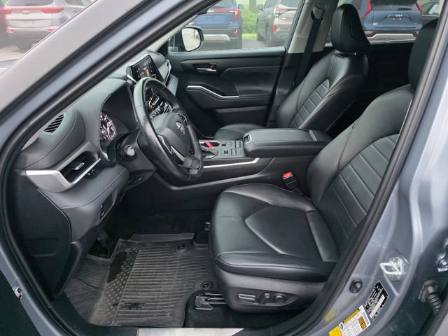 Used 2022 Toyota Highlander XLE AWD/4WD image 16