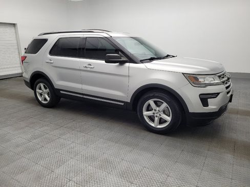 Used 2018 Ford Explorer XLT image 11