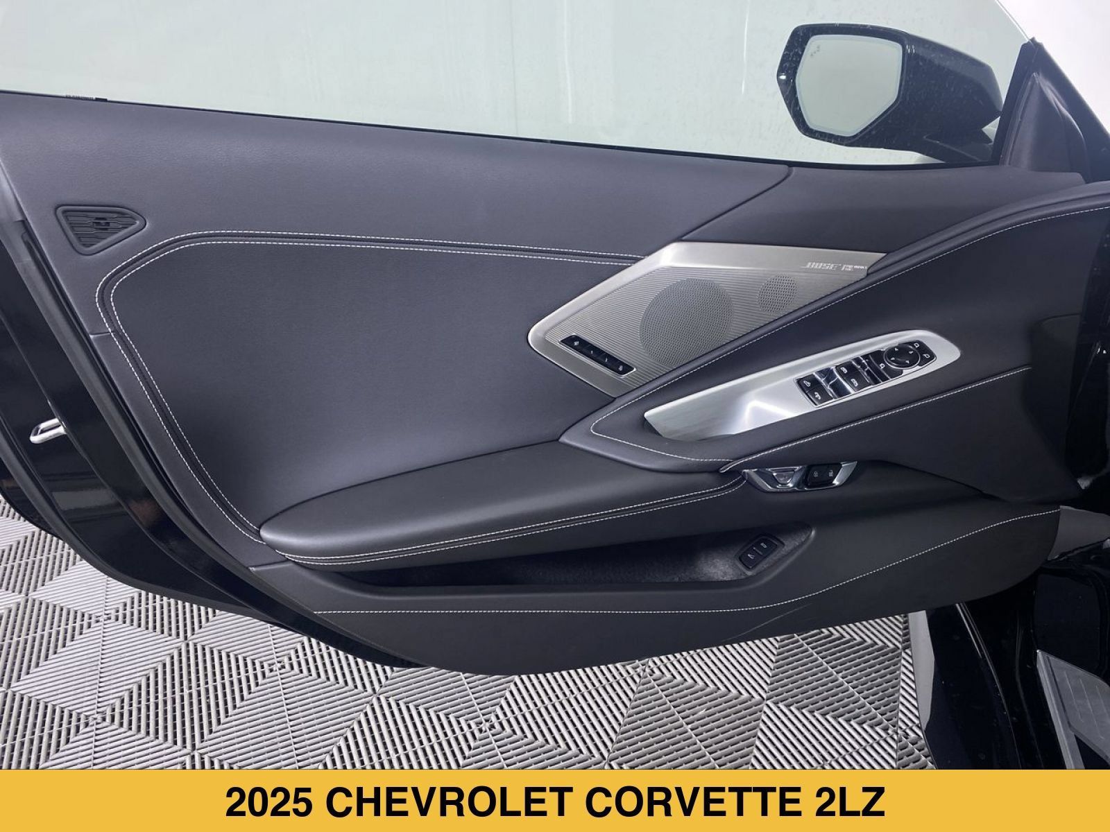 Used 2025 Chevrolet Corvette Z06 RWD image 11