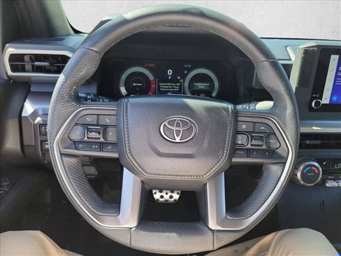 Used 2025 Toyota Tacoma TRD Sport AWD/4WD image 18