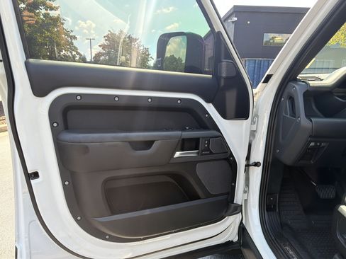 Used 2022 Land Rover Defender 110 X-Dynamic HSE AWD/4WD image 24