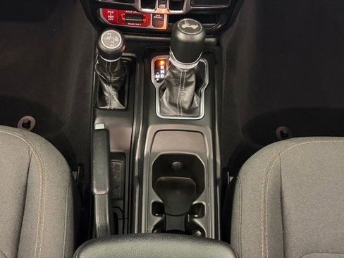 Used 2024 Jeep Wrangler Unlimited image 23