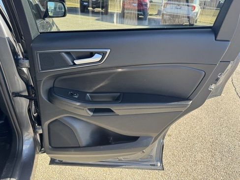 Used 2021 Ford Edge SE image 28