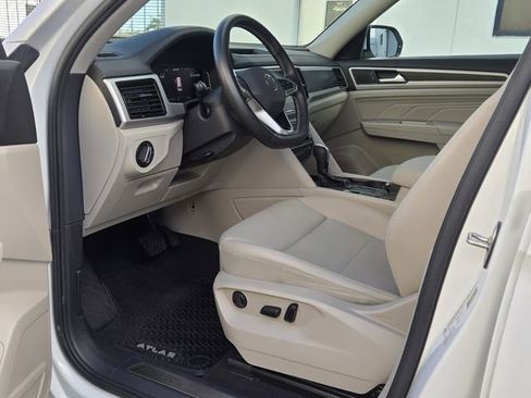 Used 2023 Volkswagen Atlas SE w/ Black Wheel Package image 13