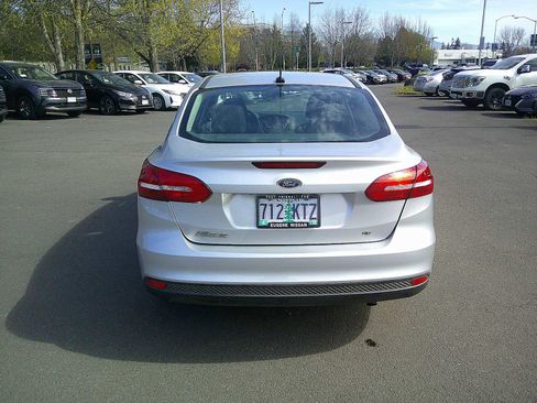 Used 2017 Ford Focus SE w/ Cold Weather Package image 4