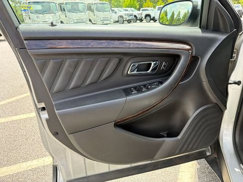 Used 2019 Ford Taurus Limited FWD image 10