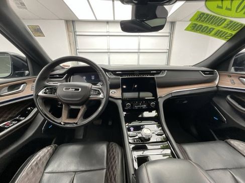 Used 2022 Jeep Grand Cherokee Summit w/ Luxury Tech Group V image 4