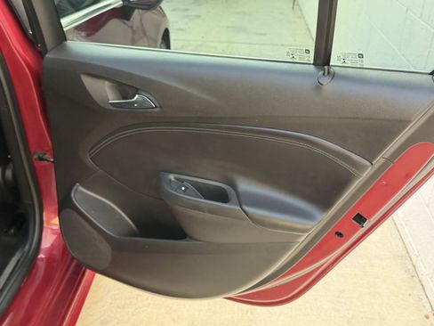 Used 2017 Chevrolet Cruze Premier FWD image 32