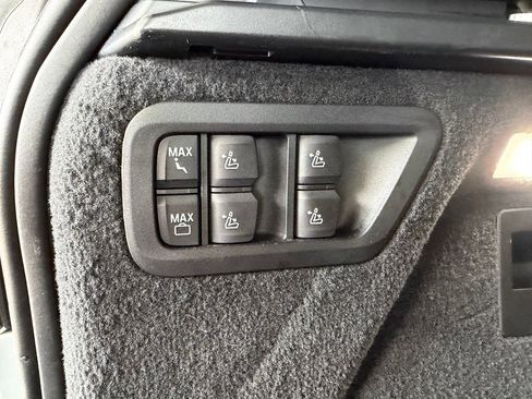Used 2023 BMW X7 xDrive40i w/ M Sport Package AWD/4WD image 41