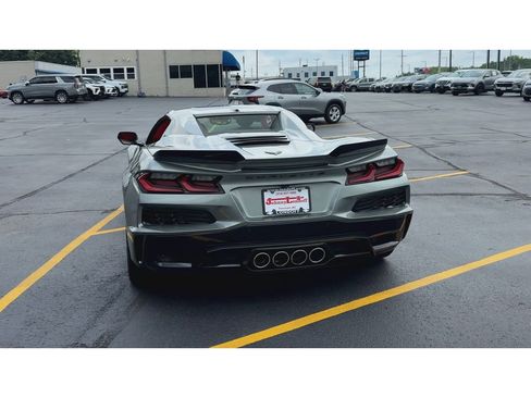 Used 2024 Chevrolet Corvette Z06 RWD image 7