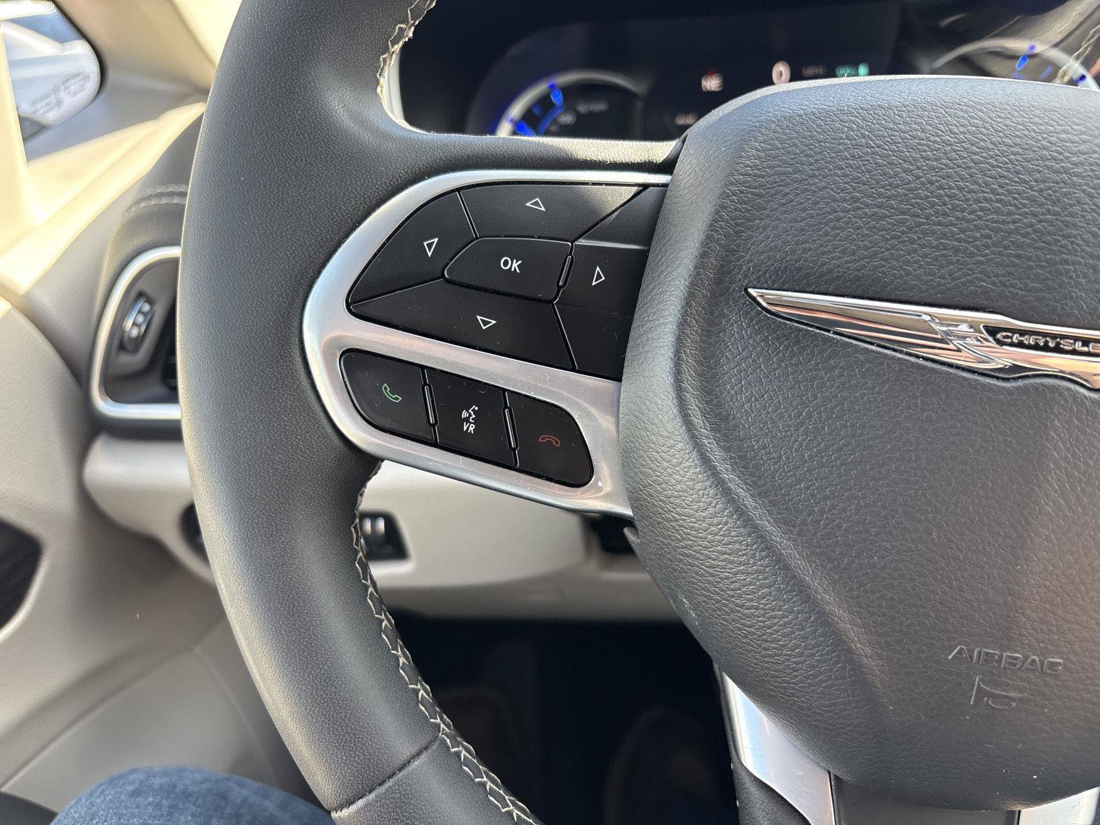 Used 2023 Chrysler Pacifica Limited FWD image 20