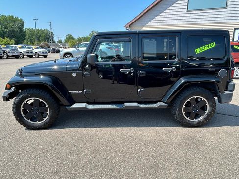 Used 2012 Jeep Wrangler Unlimited Sahara AWD/4WD image 8