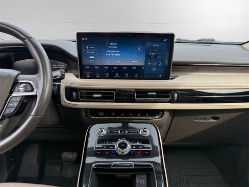 Used 2022 Lincoln Nautilus Reserve w/ Equipment Group 201A image 11