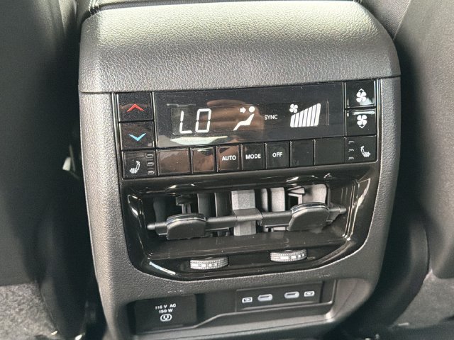 Used 2026 Jeep Grand Cherokee L Limited w/ Limited Altitude Package AWD/4WD image 25