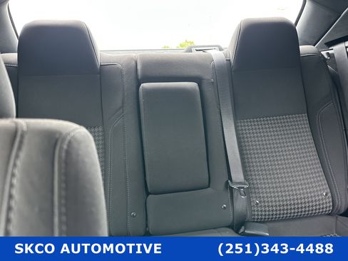Used 2019 Dodge Challenger SXT image 27