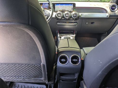 Used 2023 Mercedes-Benz GLB 250 image 31