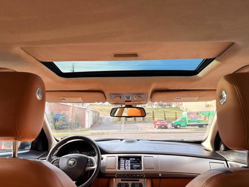 Used 2015 Jaguar XF Portfolio image 19