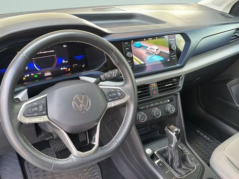 Certified 2022 Volkswagen Taos SE FWD image 27