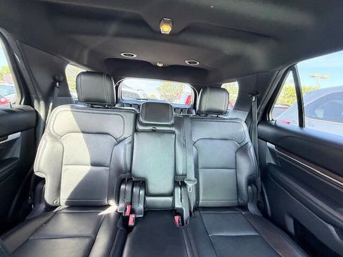 Used 2017 Ford Explorer Limited image 12