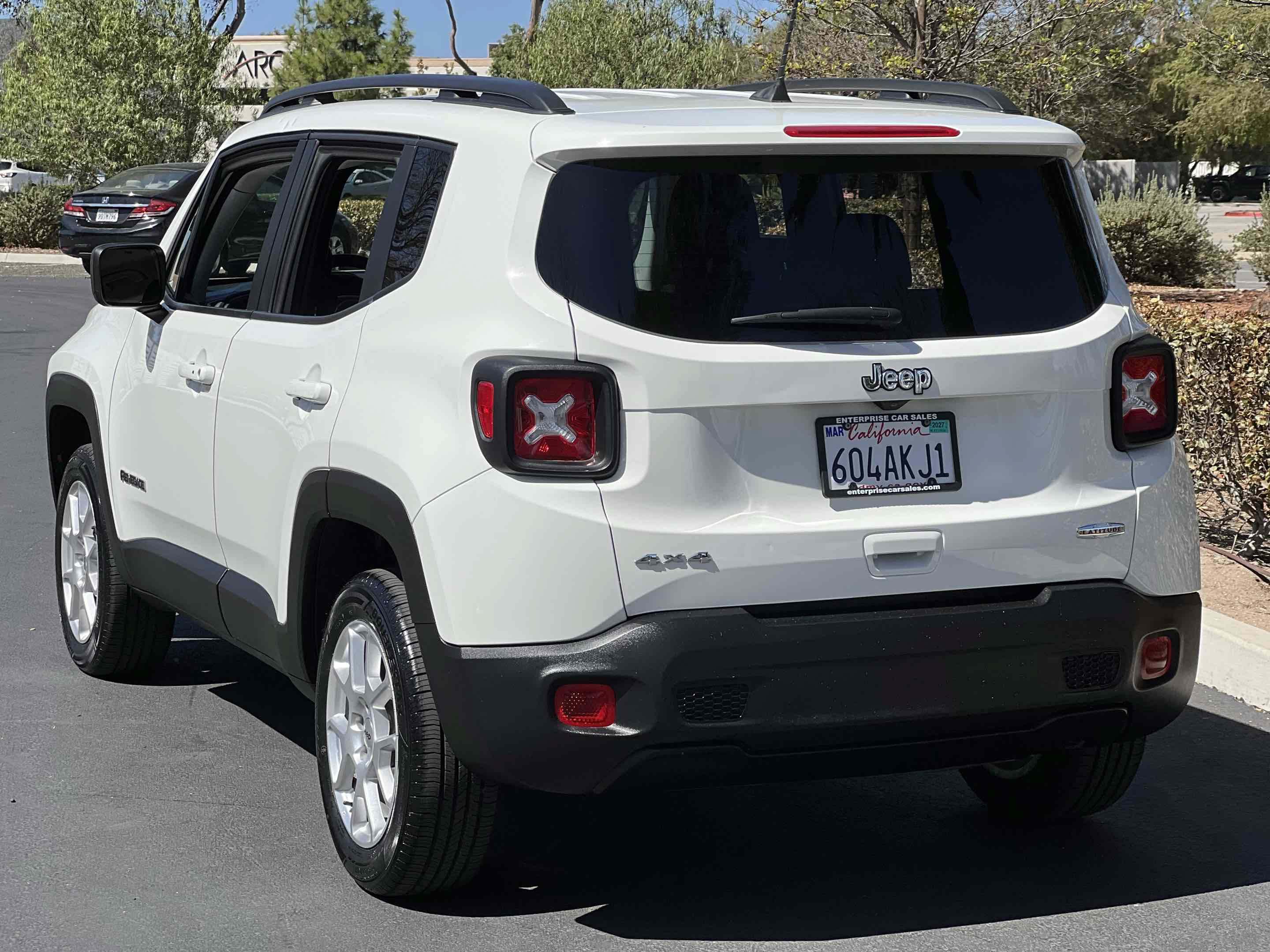 Used 2022 Jeep Renegade Latitude AWD/4WD image 17
