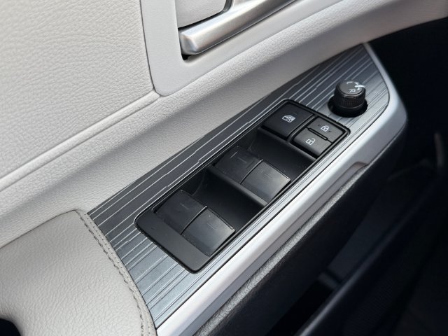 Certified 2026 Toyota Sienna XLE FWD image 29