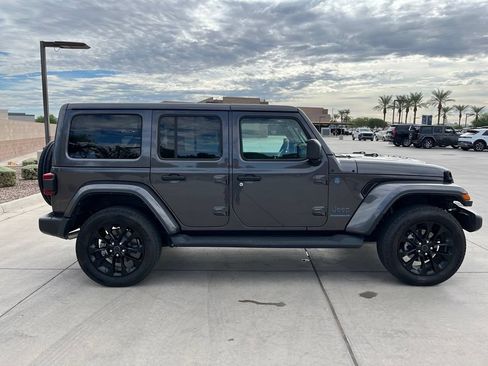 Used 2025 Jeep Wrangler Unlimited Sahara AWD/4WD image 7