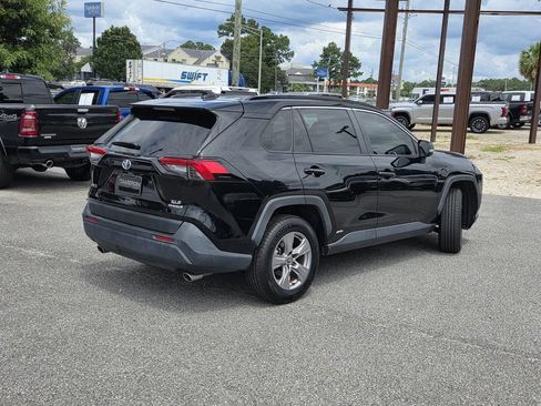 Used 2022 Toyota RAV4 XLE w/ Convenience Package AWD/4WD image 6