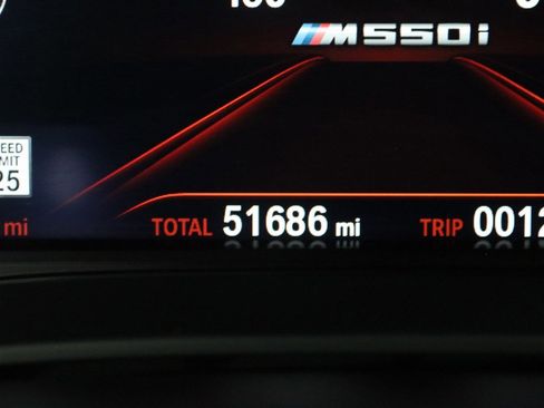 Used 2019 BMW M550i xDrive image 28