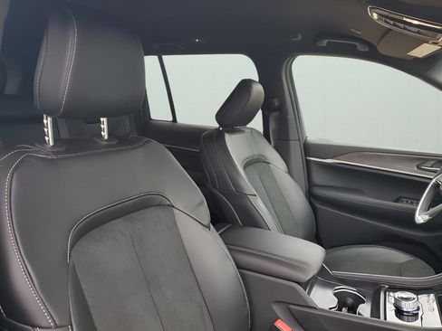 New 2026 Jeep Grand Cherokee Altitude image 15