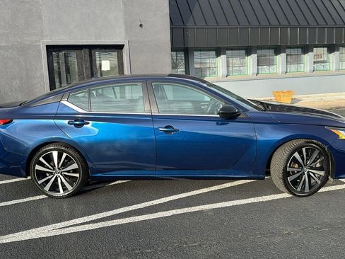 Used 2019 Nissan Altima 2.5 SR image 2