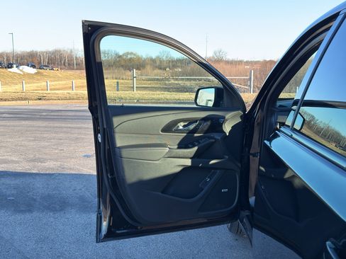 Used 2024 Chevrolet Traverse RS image 10