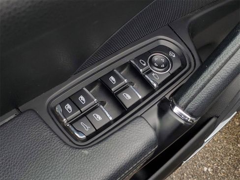 Used 2016 Porsche Cayenne image 12