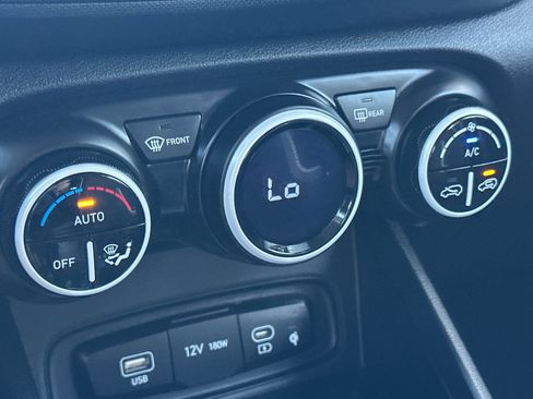 Certified 2024 Hyundai Venue Limited image 20