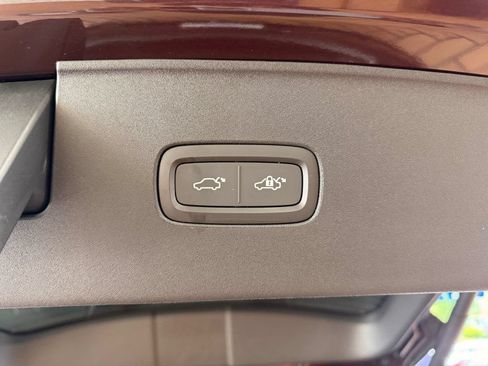 Used 2025 Volvo EX90 Ultra AWD/4WD image 18